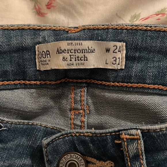 A&F Low Rise Skinny Jeans - Picture 2 of 4